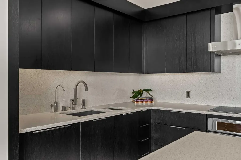 330 26 Avenue SW Calgary AB T2S 2T3