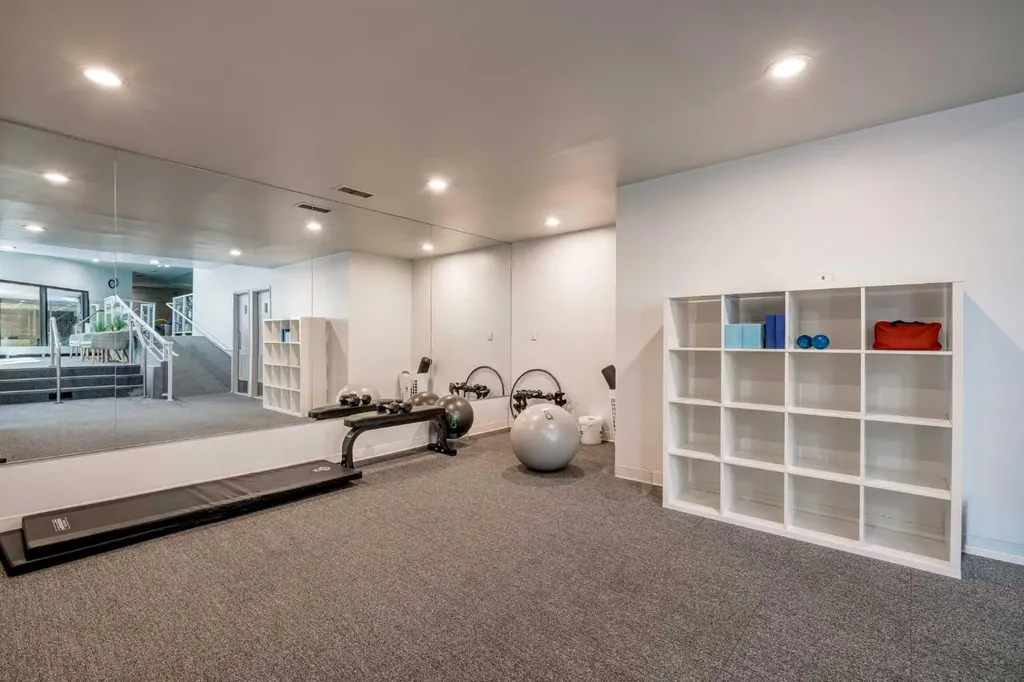 330 26 Avenue SW Calgary AB T2S 2T3