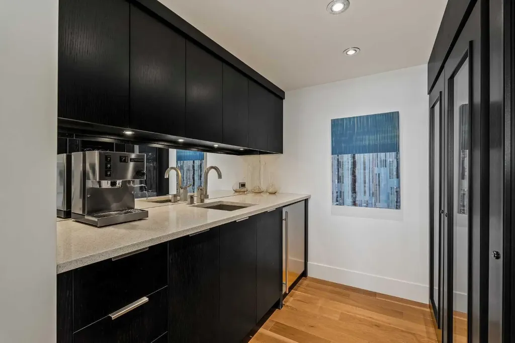330 26 Avenue SW Calgary AB T2S 2T3