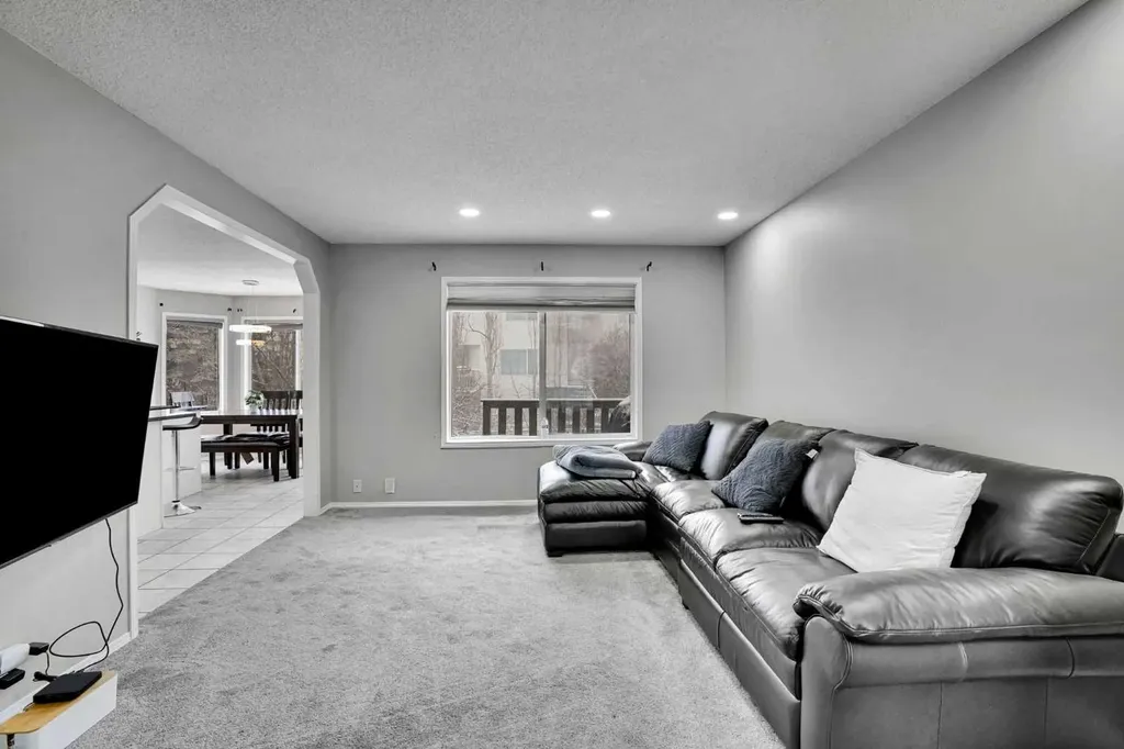39 Douglasview Road SE Calgary AB T2Z 2S8