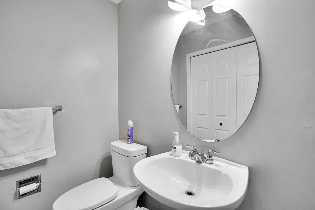 39 Douglasview Road SE Calgary AB T2Z 2S8