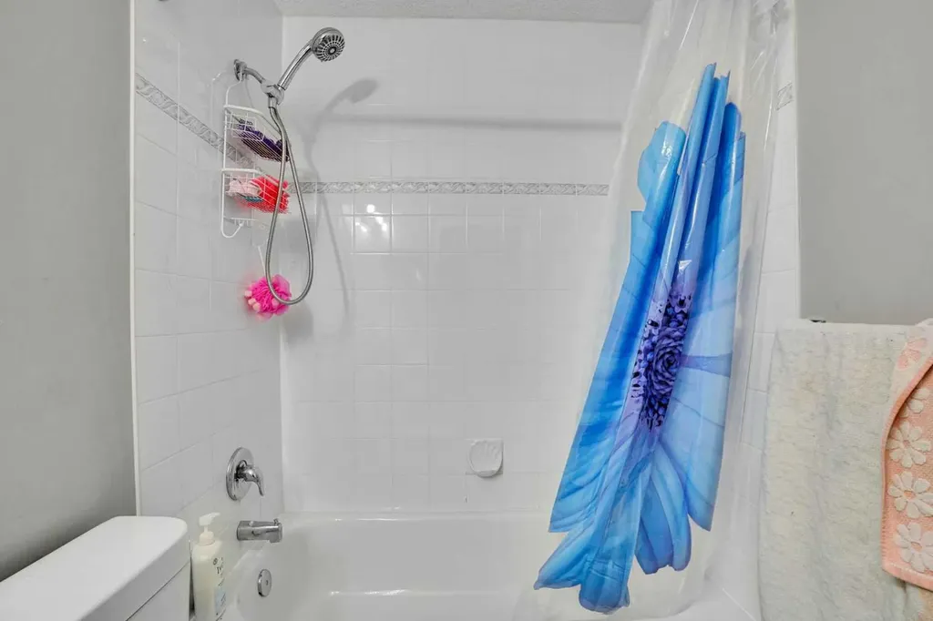 39 Douglasview Road SE Calgary AB T2Z 2S8