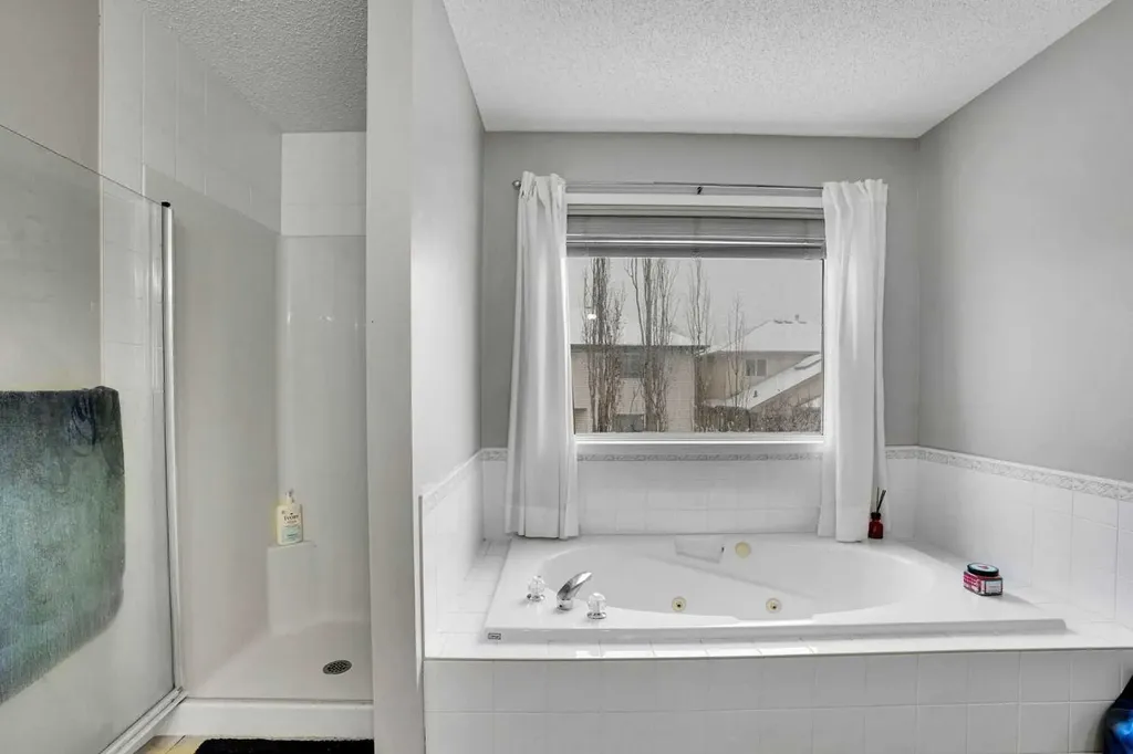 39 Douglasview Road SE Calgary AB T2Z 2S8