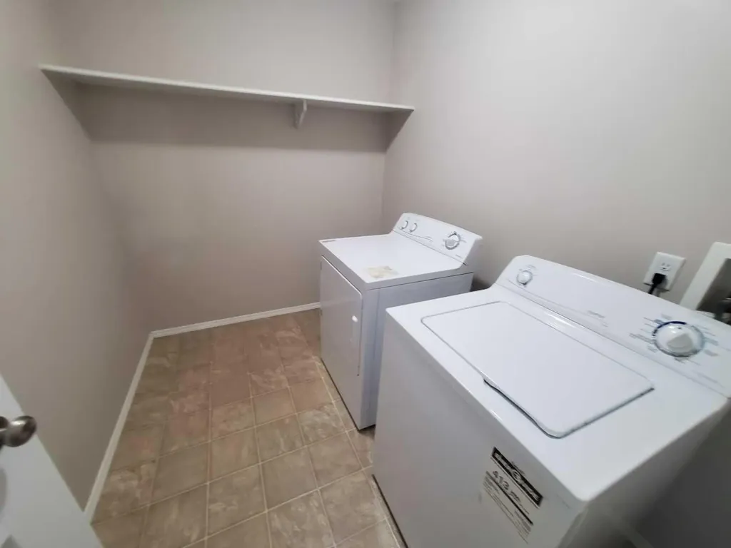 1615 41 Street Edson AB T7E 0A7