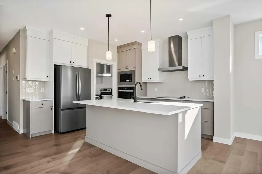 151 Dawson Wharf Mount Chestermere AB T1X 2W4