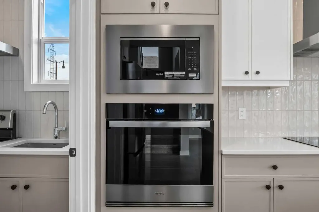 151 Dawson Wharf Mount Chestermere AB T1X 2W4
