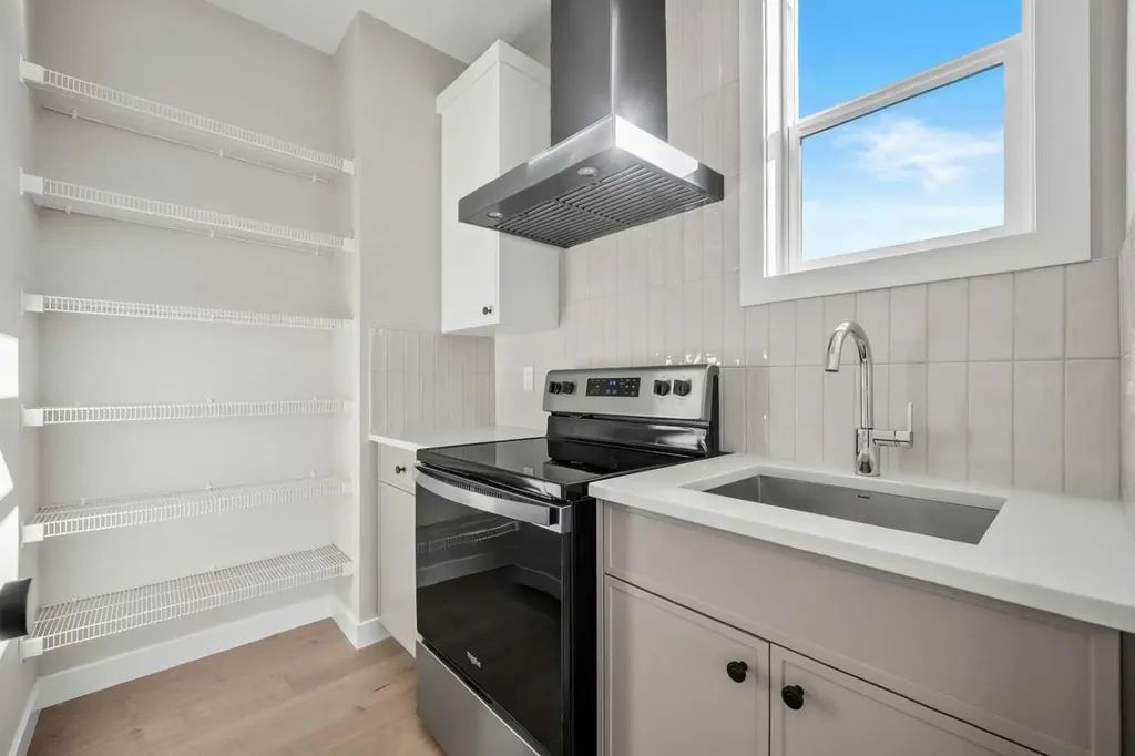 151 Dawson Wharf Mount Chestermere AB T1X 2W4