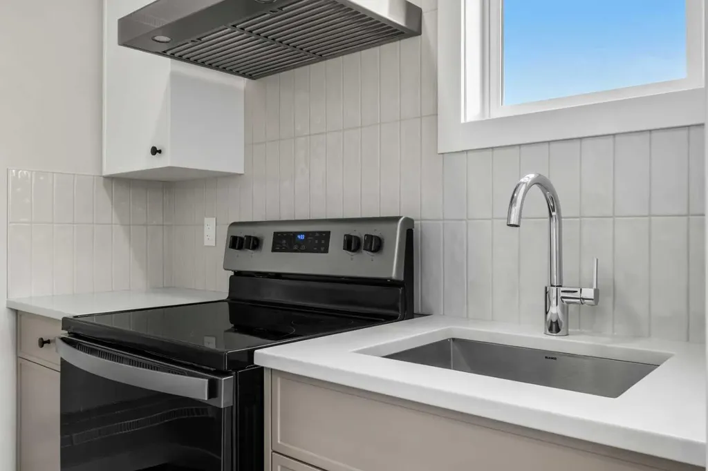 151 Dawson Wharf Mount Chestermere AB T1X 2W4