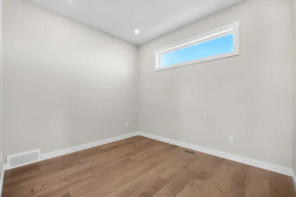 151 Dawson Wharf Mount Chestermere AB T1X 2W4
