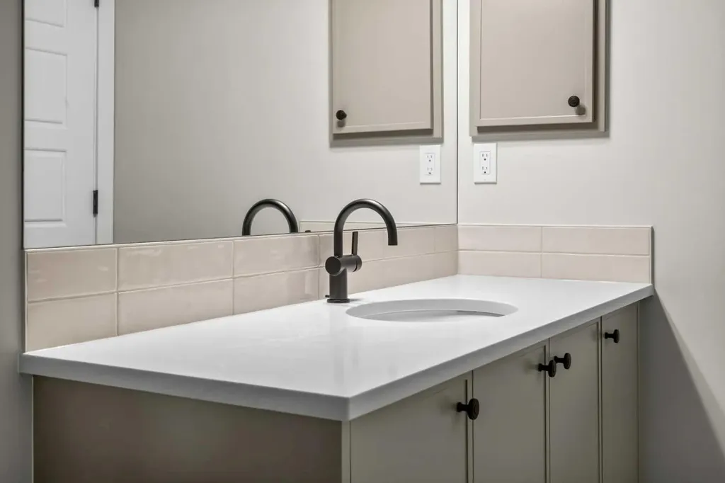 151 Dawson Wharf Mount Chestermere AB T1X 2W4