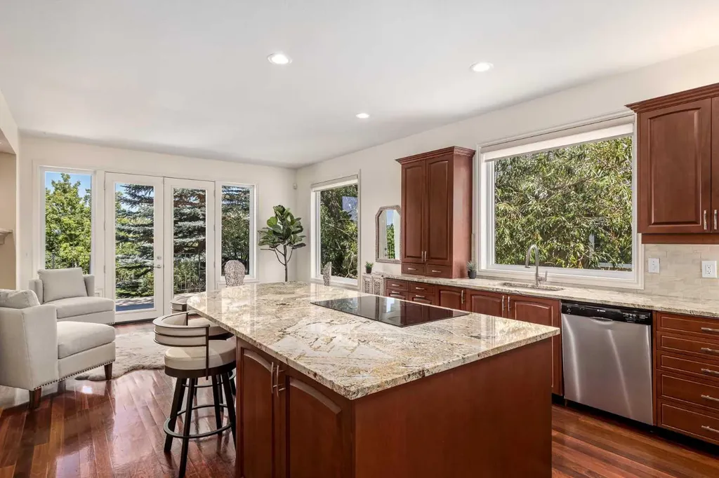 33 Ridge Pointe Drive Heritage Pointe AB T1S 4H1