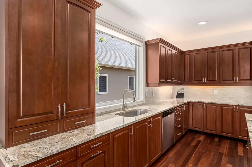 33 Ridge Pointe Drive Heritage Pointe AB T1S 4H1