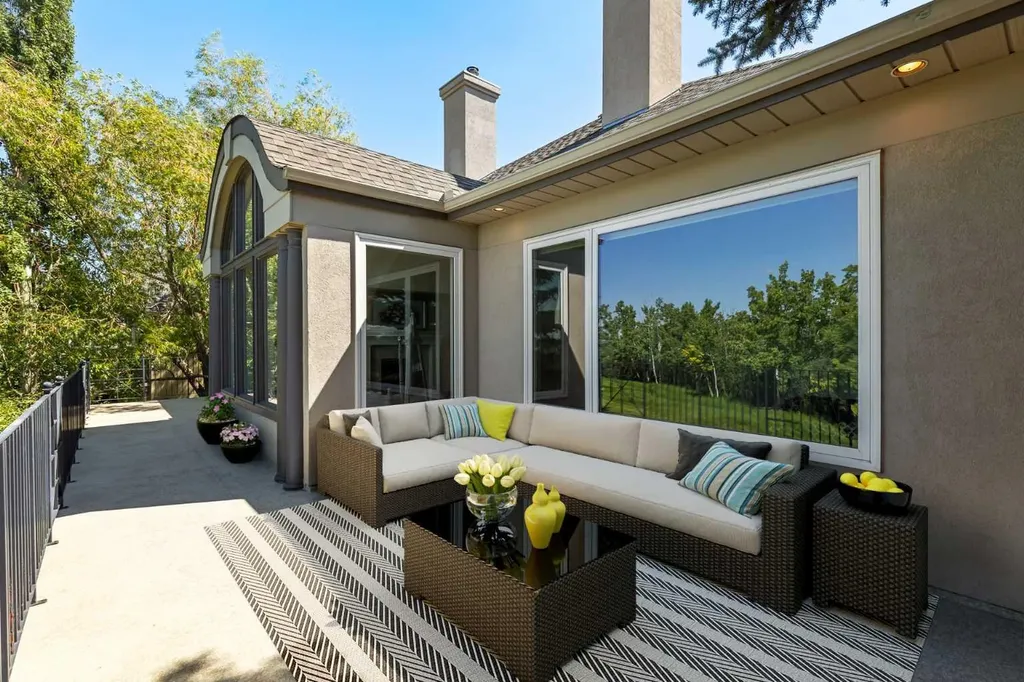 33 Ridge Pointe Drive Heritage Pointe AB T1S 4H1