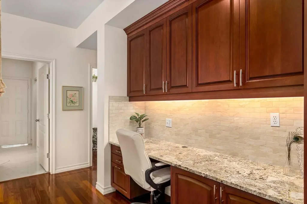 33 Ridge Pointe Drive Heritage Pointe AB T1S 4H1