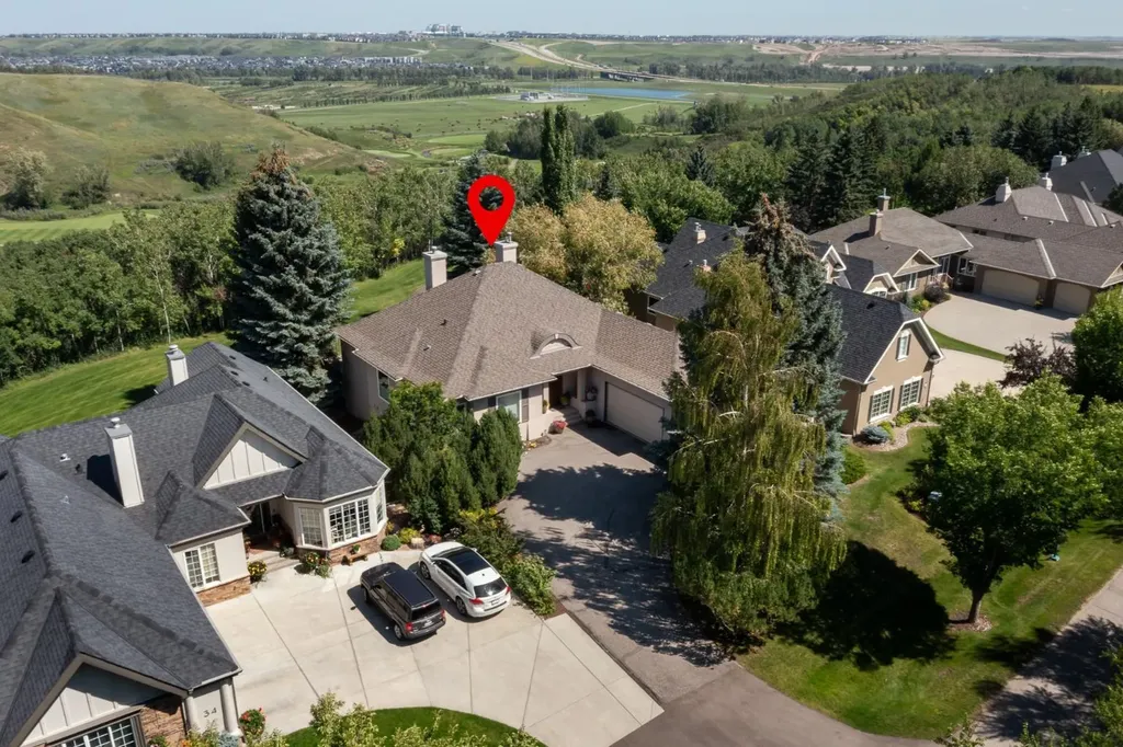 33 Ridge Pointe Drive Heritage Pointe AB T1S 4H1
