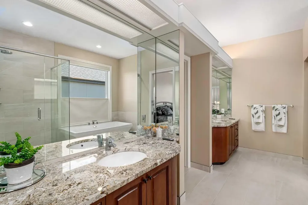 33 Ridge Pointe Drive Heritage Pointe AB T1S 4H1