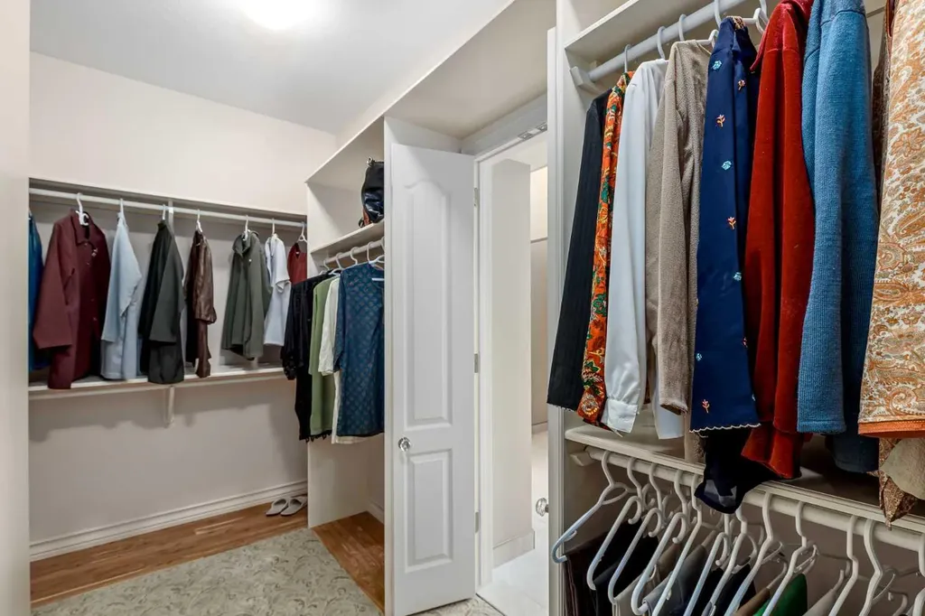 33 Ridge Pointe Drive Heritage Pointe AB T1S 4H1