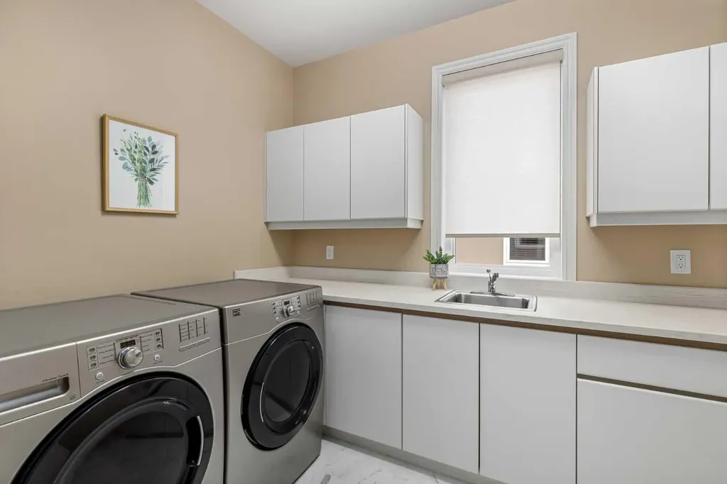 33 Ridge Pointe Drive Heritage Pointe AB T1S 4H1