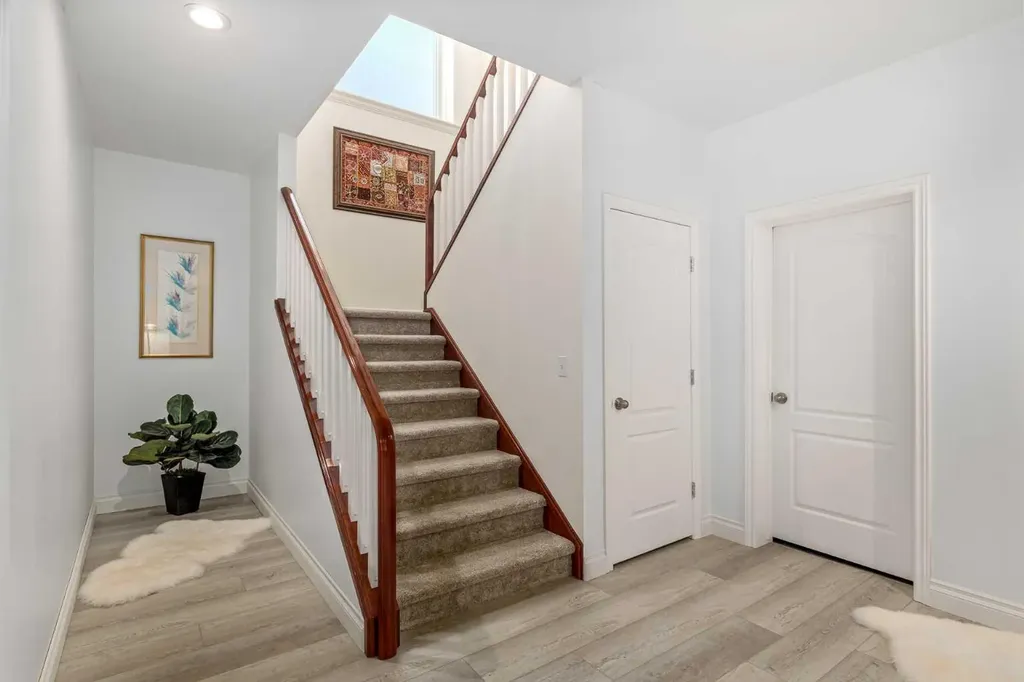 33 Ridge Pointe Drive Heritage Pointe AB T1S 4H1