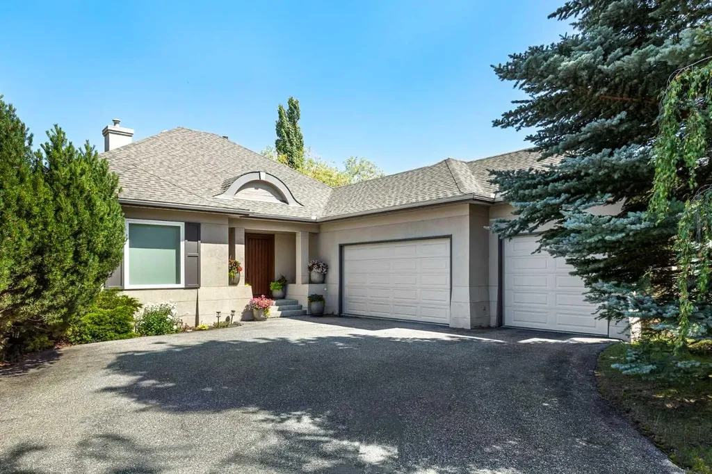 33 Ridge Pointe Drive Heritage Pointe AB T1S 4H1