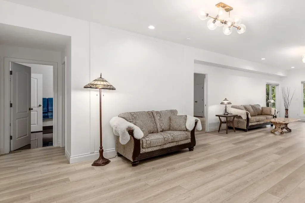33 Ridge Pointe Drive Heritage Pointe AB T1S 4H1