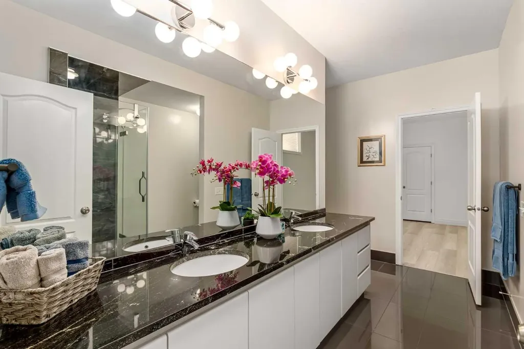 33 Ridge Pointe Drive Heritage Pointe AB T1S 4H1