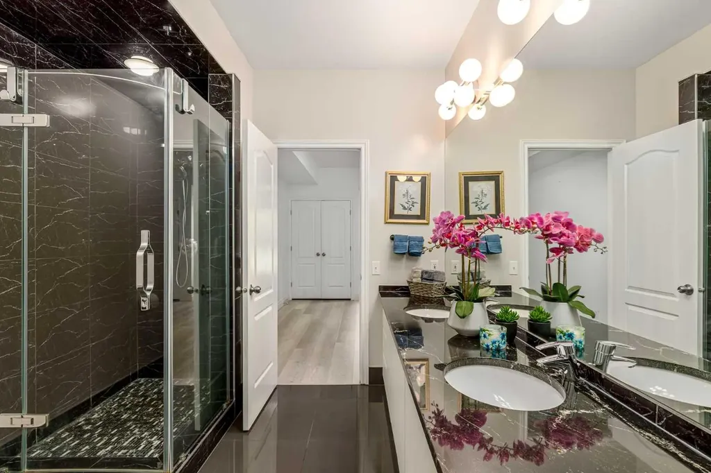 33 Ridge Pointe Drive Heritage Pointe AB T1S 4H1
