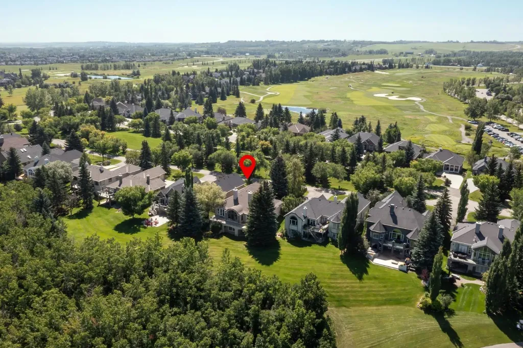 33 Ridge Pointe Drive Heritage Pointe AB T1S 4H1