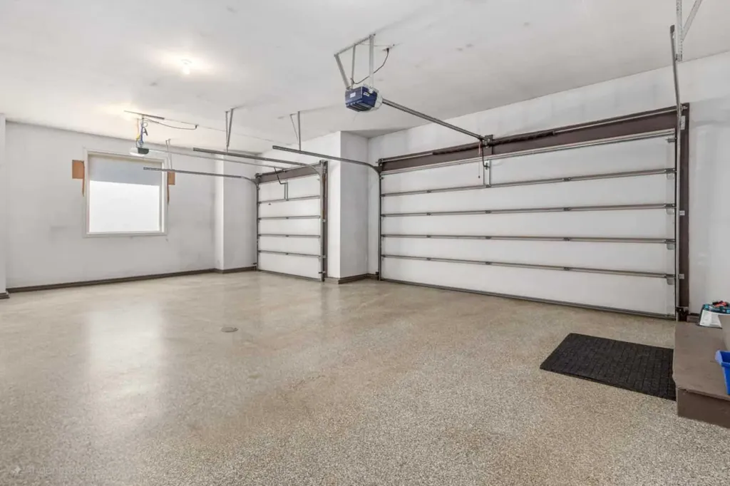 33 Ridge Pointe Drive Heritage Pointe AB T1S 4H1