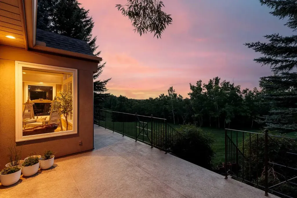 33 Ridge Pointe Drive Heritage Pointe AB T1S 4H1