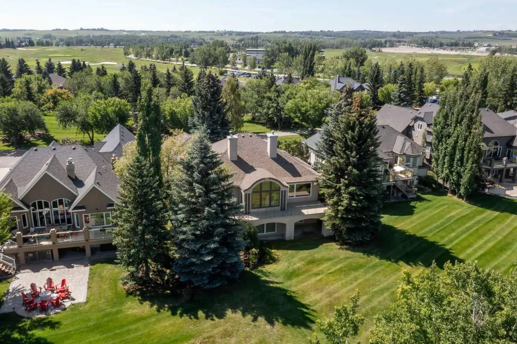 33 Ridge Pointe Drive Heritage Pointe AB T1S 4H1