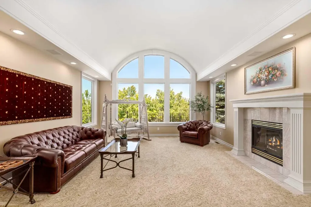 33 Ridge Pointe Drive Heritage Pointe AB T1S 4H1