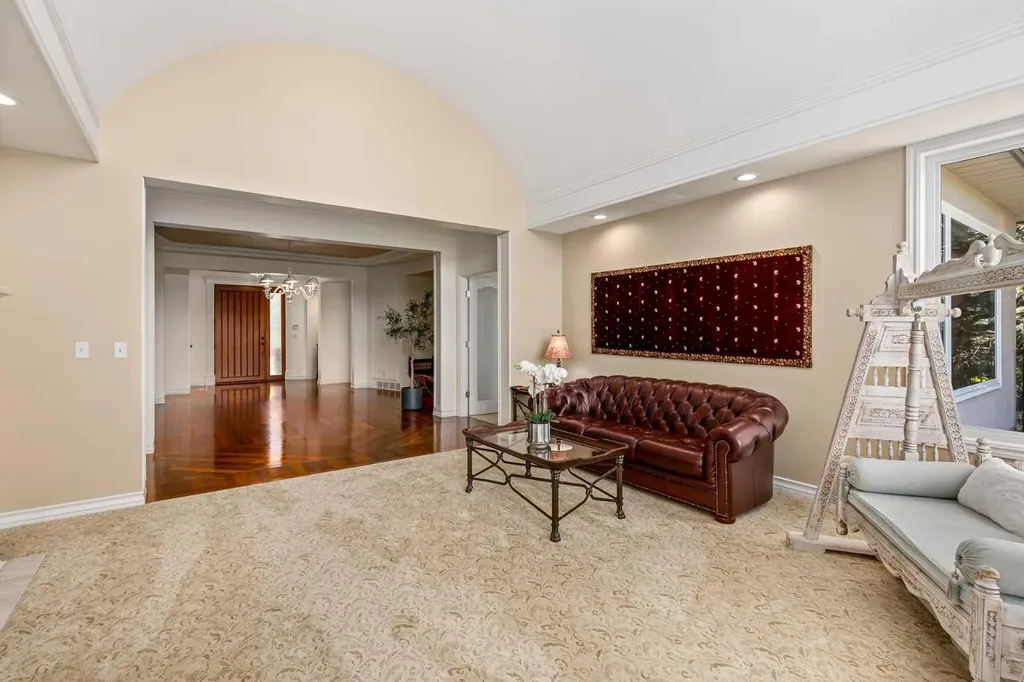 33 Ridge Pointe Drive Heritage Pointe AB T1S 4H1