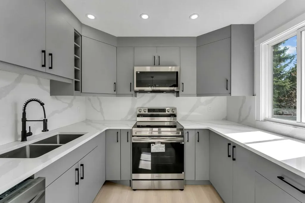 62 Deer Ridge Way SE Calgary AB T2J 5Y6