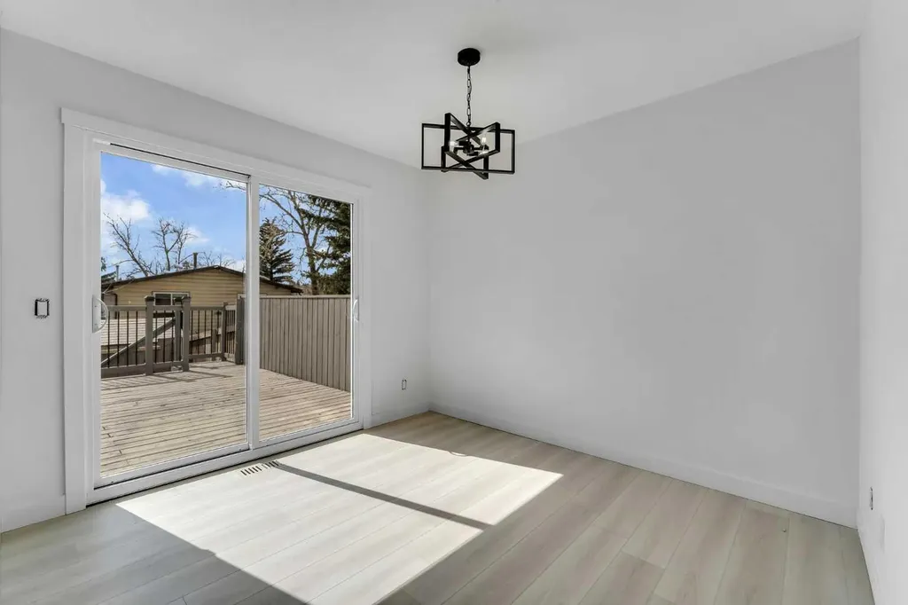 62 Deer Ridge Way SE Calgary AB T2J 5Y6
