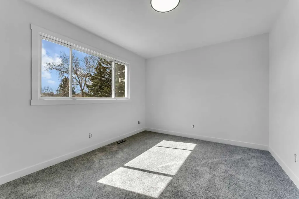 62 Deer Ridge Way SE Calgary AB T2J 5Y6