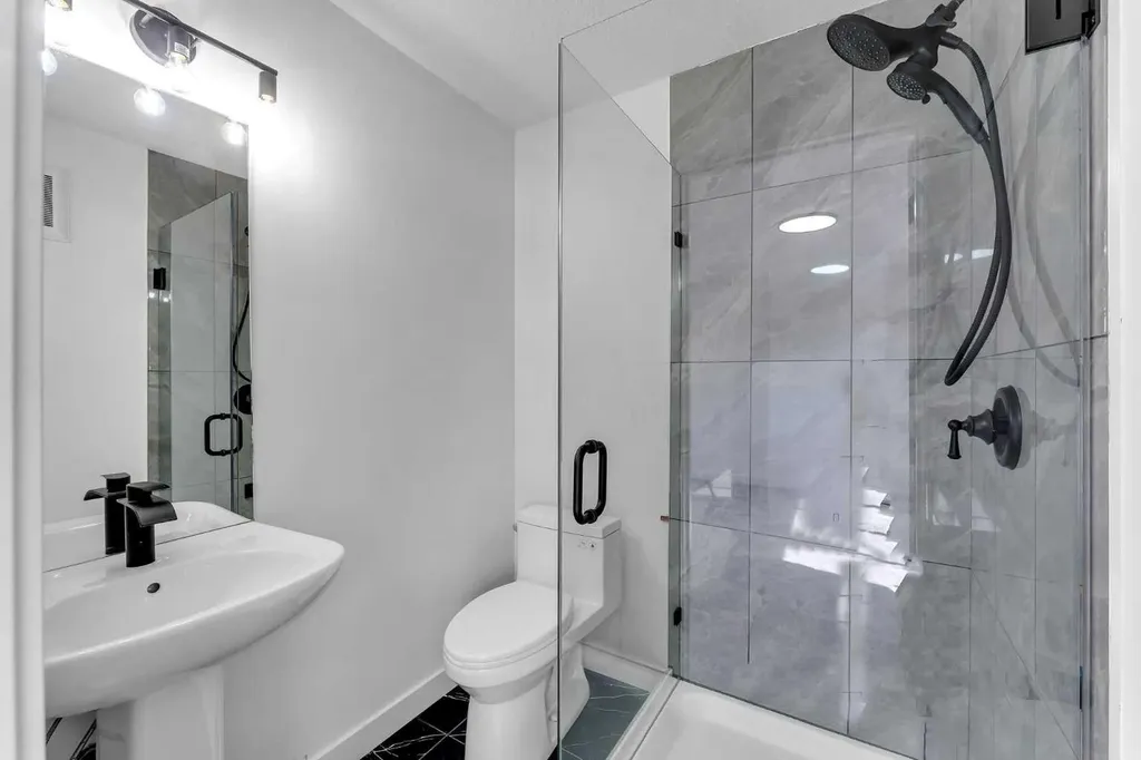 62 Deer Ridge Way SE Calgary AB T2J 5Y6