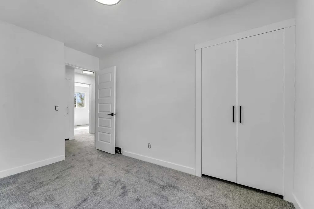 62 Deer Ridge Way SE Calgary AB T2J 5Y6