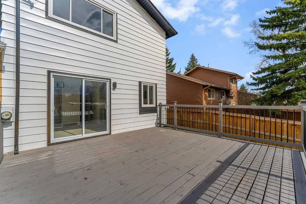 62 Deer Ridge Way SE Calgary AB T2J 5Y6