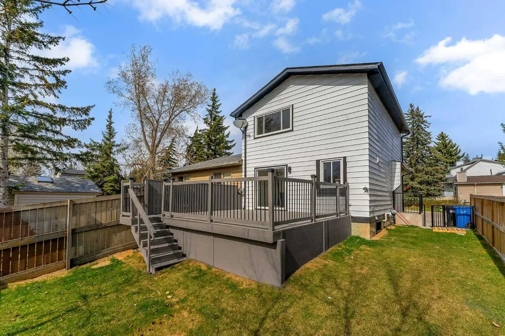 62 Deer Ridge Way SE Calgary AB T2J 5Y6