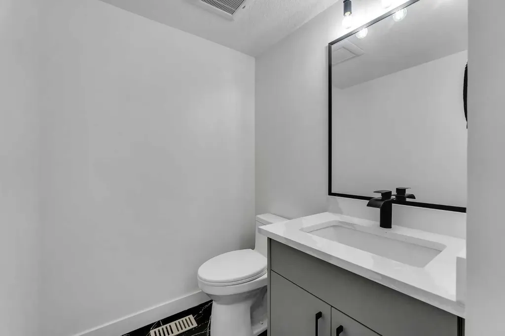 62 Deer Ridge Way SE Calgary AB T2J 5Y6