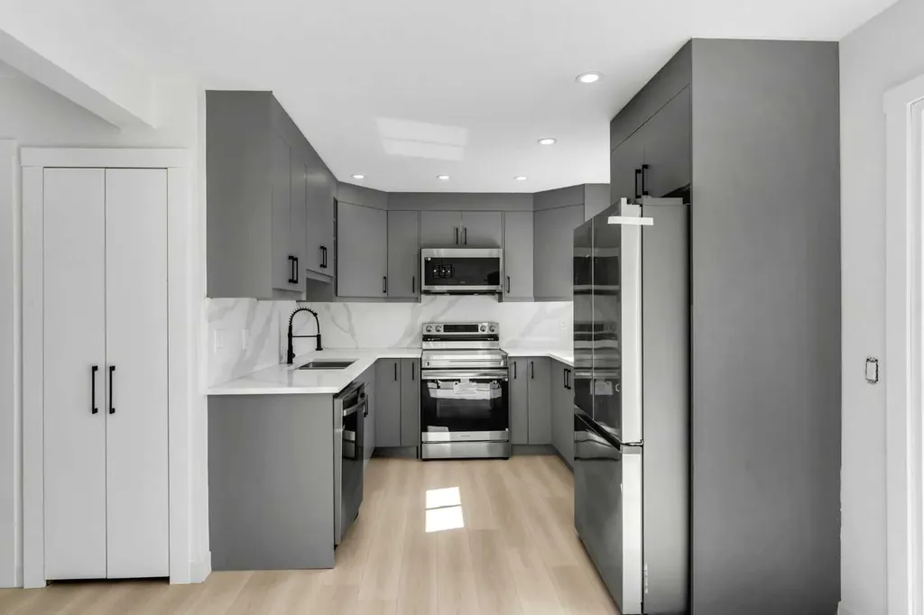 62 Deer Ridge Way SE Calgary AB T2J 5Y6
