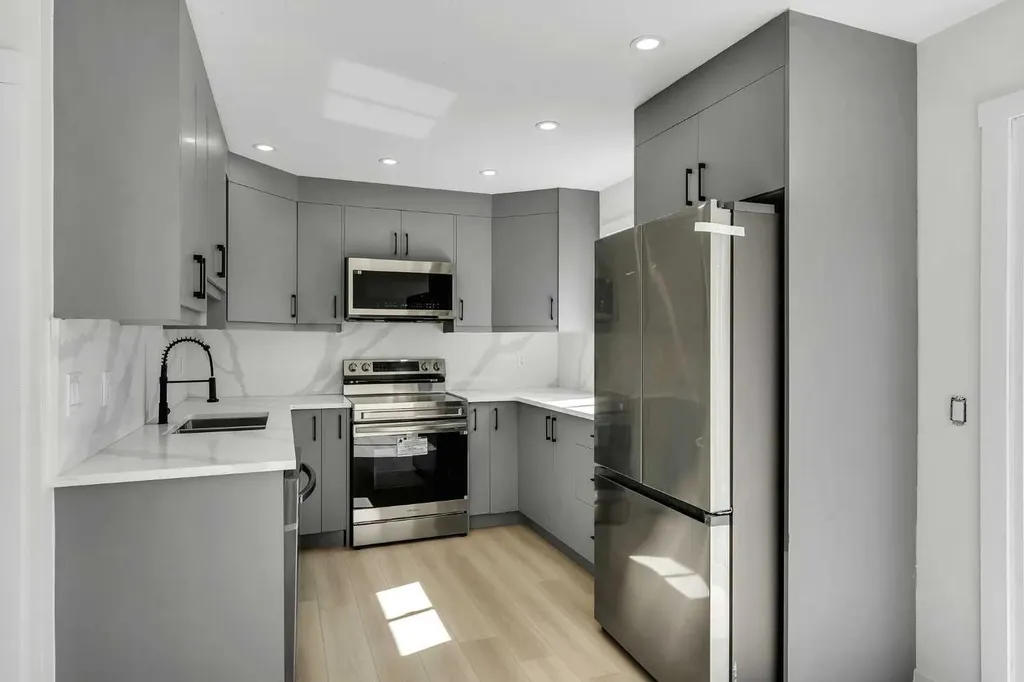 62 Deer Ridge Way SE Calgary AB T2J 5Y6