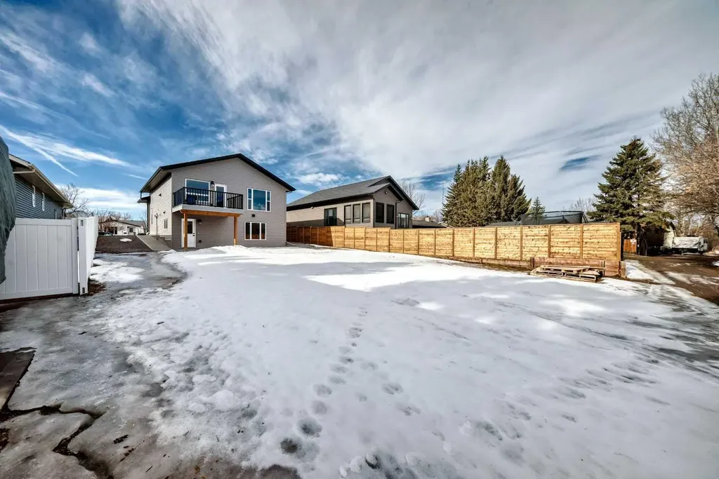 5032 59 Street Innisfail AB T4G0N6