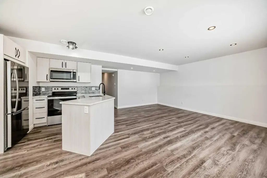 5032 59 Street Innisfail AB T4G0N6