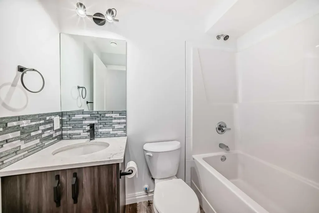 5032 59 Street Innisfail AB T4G0N6