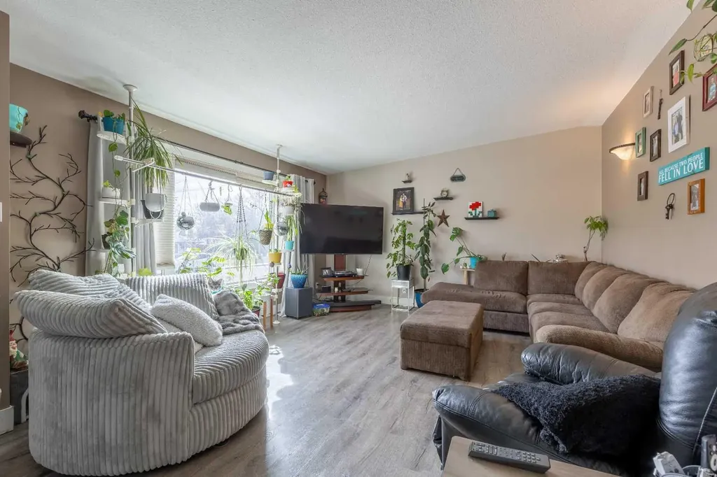1907 7a Avenue N Lethbridge AB T1H 0Z8
