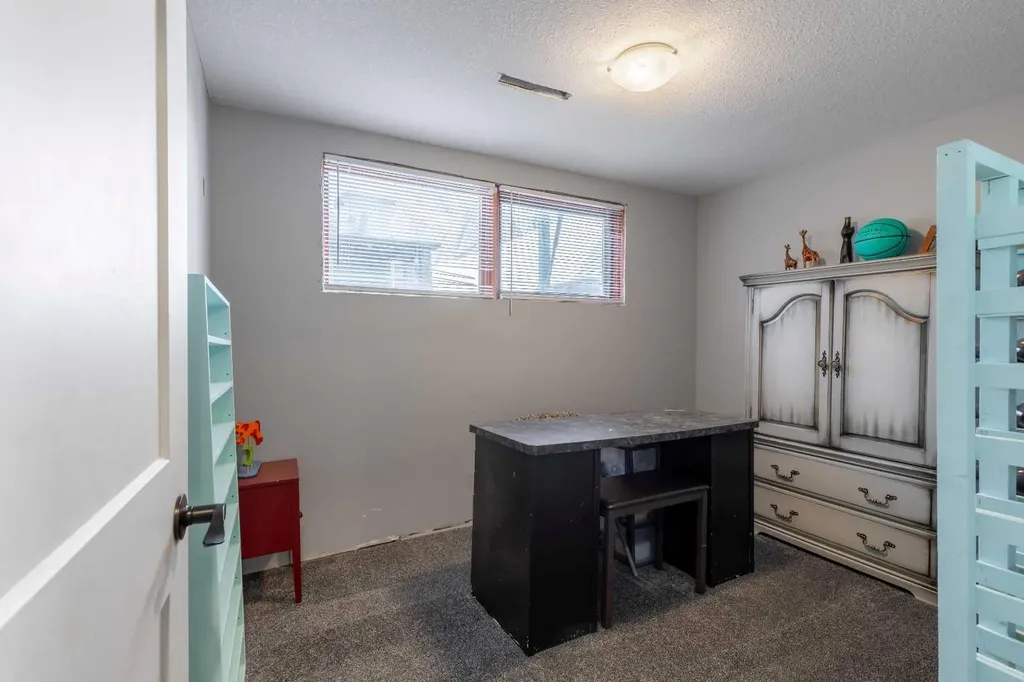 1907 7a Avenue N Lethbridge AB T1H 0Z8