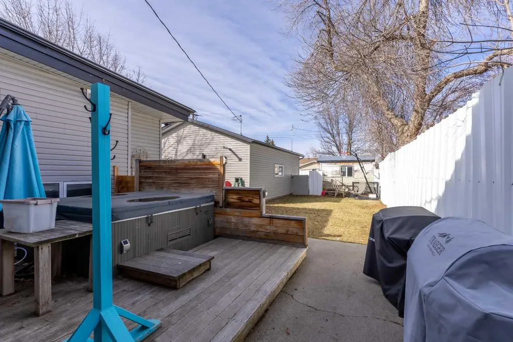 1907 7a Avenue N Lethbridge AB T1H 0Z8