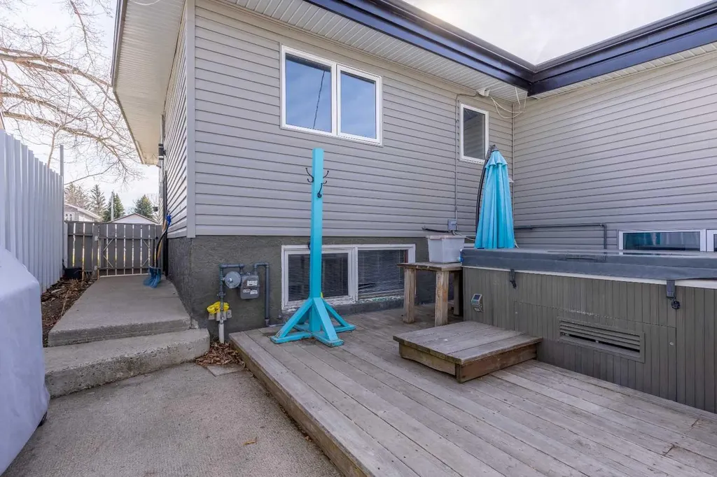 1907 7a Avenue N Lethbridge AB T1H 0Z8
